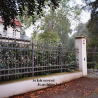 Maschinell gefertigte Zäune