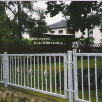 Maschinell gefertigte Zäune